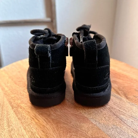UGG Neumel II Chukka Black Boots Baby sz: 7